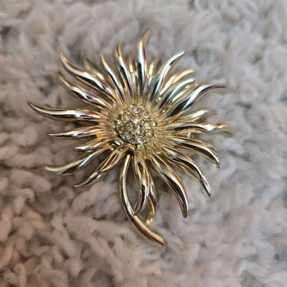 Vintage 1961 EROS Double Layer Gold Flower Brooch Pin - Picture 3 of 8